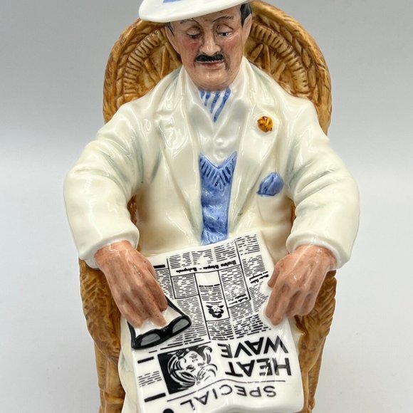 Royal Doulton figurine "taking things easy" White HN2680 - Picture 1 of 7